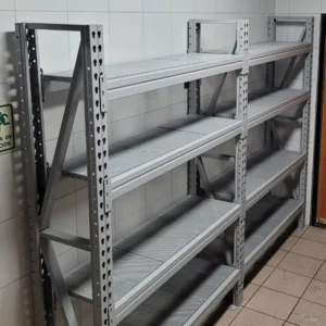 Estantería liviana metálica para almacenamiento interno