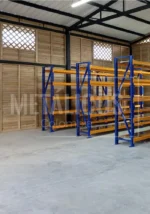 Estantería metálica industrial con tendidos metálicos - Imagen 5