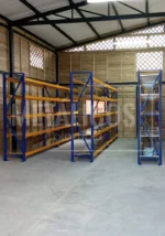 Estantería metálica industrial con tendidos metálicos - Imagen 6