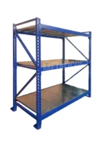 Estantería metálica industrial con tendidos metálicos